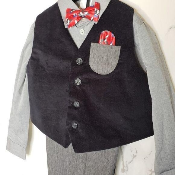 Van Heusen NWT Boys 4-Piece dress suit Vest Set With Dog Bow Tie & Pocket Square - Picture 3 of 4